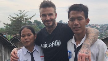 Teman Sripun yang kecipratan bisa foto bareng dan muncul di IG Stories Beckham. (Foto: Instagram)