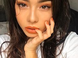 Diana Korkunova, Selebgram Rusia yang Menawan