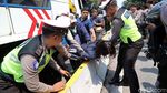 Suasana Tegang Saat Polisi Jaga Demo Aliando di Dekat Istana