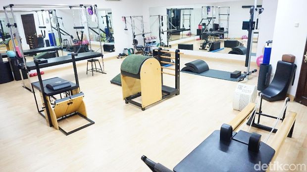 Studio pilates milik Vera memiliki peralatan lengkap