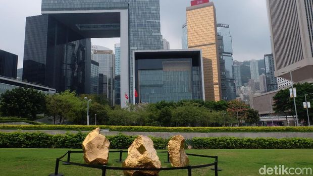 'Pumpkin' Yayoi Kusama hingga Bongkahan Emas di Harbour Arts Sculpture Park