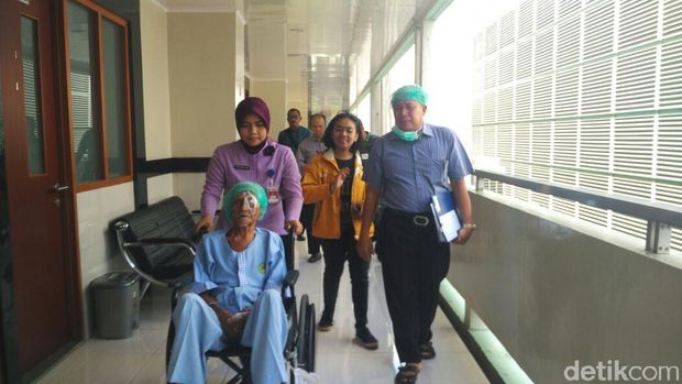 Operasi Katarak Berhasil, Nyak Sandang Bisa Melihat Lagi
