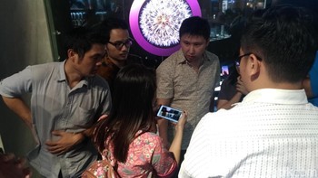 Beragam aksi pun mereka lakukan dalam menjajal fitur di Galaxy S9. Foto: detikINET/Moch Prima Fauzi