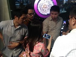 Demi Galaxy S9+ Mereka Rela Ditimpuk Bantal