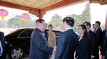 Gaya Kim Jong Un Pertama Kali Lawatan ke Luar Negeri Bareng Istri