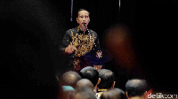 Jokowi Telat Gara-gara Kena Macet. Presiden Joko Widodo sempat terlambat datang memberi arahan kepada kepala daerah di JIExpo Kemayoran tadi pagi. Jokowi mengaku terjebak macet di kawasan Cawang, Jaktim. (Foto: Andhika Prasetia/detikcom)