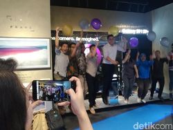 Demi Galaxy S9+ Mereka Rela Ditimpuk Bantal