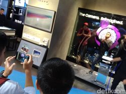 Demi Galaxy S9+ Mereka Rela Ditimpuk Bantal