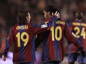 Pemain Terbaik Sepanjang Masa Barcelona Bukan Messi, tapi Ronaldinho
