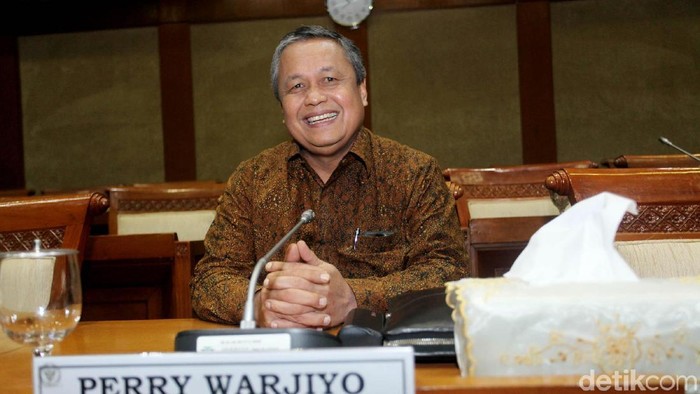 Calon Gubernur Bank Indonesia (BI) Perry Warjiyo hari ini menjalani uji kelayakan dan kepatutan atau fit and proper test di Komisi XI DPR RI.