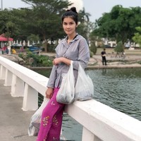 Namun Nong membiarkan orang-orang membicarakannya. Ia tetap mem-posting foto-foto dirinya saat melayani sang suami dengan baik.  Foto: Instagram