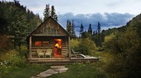 Kota mati dan konon berhantu, telah dilahirkan kembali menjadi Dunton Hot Springs. Sebuah resor dengan kabin bagi traveler kelas atas yang terletak di lokasi terpencil (Dunton Hot Springs/CNN Travel)