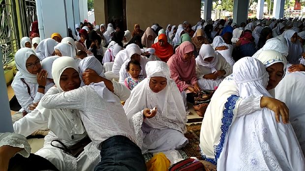 Jelang UN, Ribuan Pelajar se-Kota Blitar Ikuti Istigasah