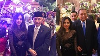 Di acara tersebut Rafi pun mengenalkan Valerie dengan Amien Rais dan SBY. (Dok. Instagram/valerieethomas)