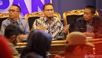 Hanafi mengatakan PAN setuju dengan Rencana Pembangunan Jangka Menengah Nasional (RPJMN) yang di dalamnya ada Nawacita Jokowi, salah satunya soal reforma agraria. Ada 2 hal dalam reforma agraria yang dimaksud, yaitu legalisasi aset dan redistribusi lahan.