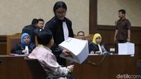 Novanto menerima berkas tuntutan.