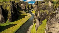 Lembah Fjadrargljufur memiliki kedalaman sekitar 100 meter dengan panjang 2 Km (mp.travel.pics/Instagram)