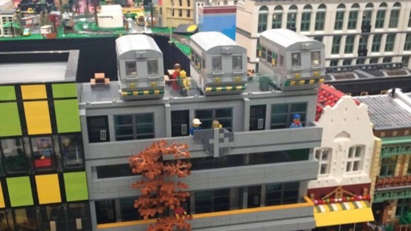 Asyiknya Menikmati Burger dan Bir Dingin di Bekas Gerbong Kereta Api Artistik Ini