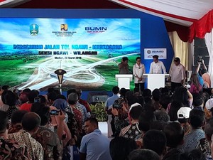 Tempelkan e-Toll, Jokowi Buka Tol Ngawi-Wilangan 52 Km