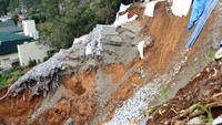 Longsor menyebabkan adanya kerentanan jalan yang juga merupakan lokasi longsor yang sebelumnya pernah terjadi pada awal Februari lalu. 