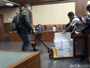Foto: Ribuan Lembar Berkas Tuntutan Setya Novanto