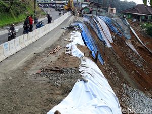 Foto: Penampakan Terkini Longsor di Puncak Pas