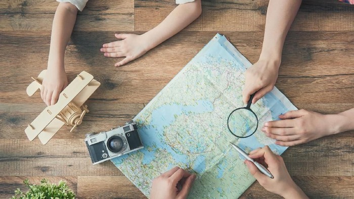 Ilustrasi anak traveling