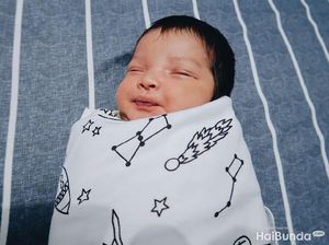 Cara Tepat Membedong Bayi