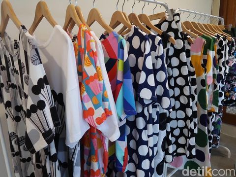 Kolaborasi Uniqlo dan Merimekko Rilis Koleksi Penuh Warna yang Playful