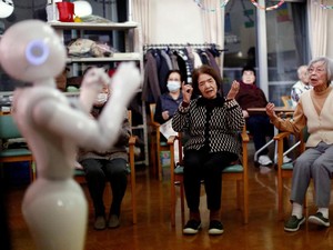 Lansia di Jepang Pilih Berteman dengan Robot