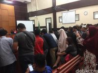 Berpeci Putih, dr Helmi Jalani Sidang Perdana