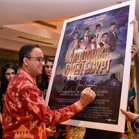 Selain dengan memakai syal, cara lain yang dilakukan Anies Baswedan sebagai Gubernur DKI Jakarta untuk mempromosikan budaya Betawi adalah dengan memakai kemeja motif batik Betawi ke berbagai acara yang didatanginya. Foto: Instagram @aniesbaswedan