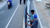Seng sudah mulai dipasangi sejak pukul 17.45 WIB.