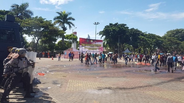Simulasi Pengamanan Pilkada, 2 Ribu Orang Demo KPU Serang