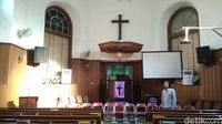 Menengok Persiapan Jumat Agung di Gereja Tua Cirebon
