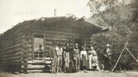 Puncaknya, ada sekitar 500 orang yang tinggal di lembah dan perlahan meninggalkan Dunton pada 1919, rumah-rumah kayu yang mereka bangun di sepanjang Sungai Dolores Barat pun ditinggalkan (Dunton Hot Springs/CNN Travel)