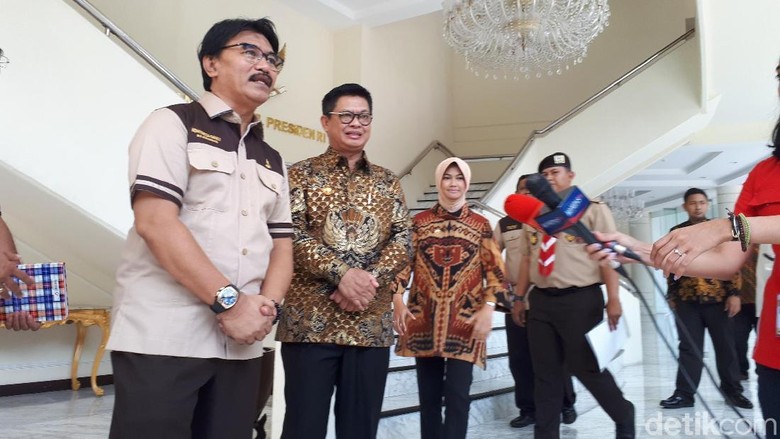 Pramuka Undang JK ke Acara Bela Negara di Pulau Sebatik Pramuka Undang JK ke Acara Bela Negara di Pulau Sebatik