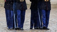 Arnaud Beltrame merupakan polisi yang menawarkan dirinya untuk ditukar dengan sandera dalam aksi penyanderaan di supermarket di Prancis. (Foto: Dok. REUTERS/Christian Hartmann)