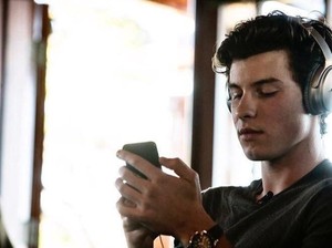 Shawn Mendes Janji akan Kolaborasi Bareng BTS