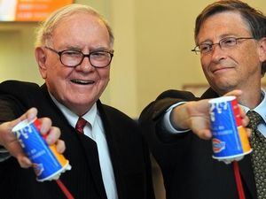 So Sweet! Bill Gates Kasih Kado Ultah Ini ke Warren Buffett