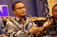 Hanafi Rais.