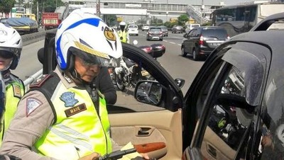 Foto: Aksi Koboi Pengemudi yang Akhirnya Diringkus Polisi