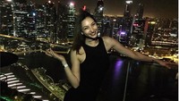 Di beberapa angle foto, netizen menyebutnya mirip Gal Gadot. Foto: Instagram Elena V. Holovcsák