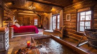 Dirunut dari sejarah, Dunton Hot Springs dipilih oleh penambang karena geologi khususnya. Di sana ada sumber air panas alami dan hal itu menjadi indikasi adanya mineral yang baik di dalam tanah (Dunton Hot Springs/CNN Travel)