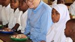 Mengintip Gaya Sederhana Miliarder Bill Gates Ketika Makan