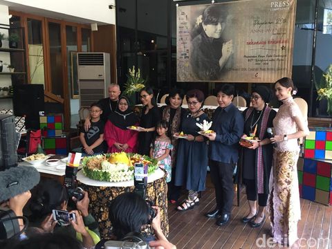 29 Tahun Berkarya, Anne Avantie Hadirkan 100 Busana di IFW 