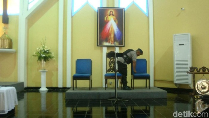 Jelang Paskah, Polisi Sterilisasi Gereja di Banyumas