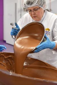Telur Cokelat Raksasa Seberat 50 Kg Ini Dibuat untuk Paskah