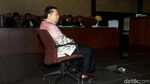 Jalani Sidang Tuntutan, Novanto Masih Cengengesan