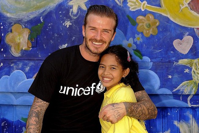 Sripun bukan satu-satunya anak remaja yang beruntung bisa begitu dekat dengan David Beckham. Sebagai Duta UNICEF, Beckham melalui program The 7 Fund, mengunjungi sejumlah negara di dunia. Salah satunya adalah Manila, Filipina. Saat berkunjung ke Manila pada 2011, Beckham pun berpelukan hangat dengan salah seorang remaja yang dulunya tinggal dan bekerja di jalanan. Kini dia berada di bawah naungan UNICEF supported centre. Foto: Dok. UNICEF